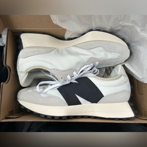 New in box New Balance 327!